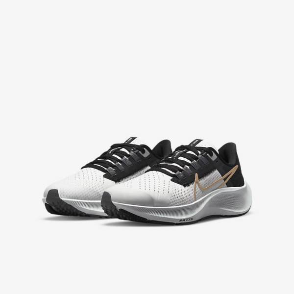 Nike Air Zoom Pegasus 38 Older Weg Hardloopschoenen Kinderen Lichtgrijs Metal Goud | NK403ECY