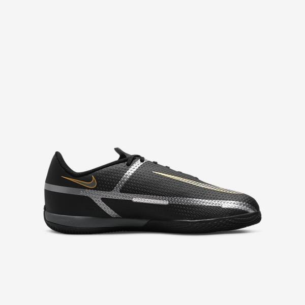 Nike Jr. Phantom GT2 Academy IC Older Indoor Court Voetbalschoenen Kinderen Zwart Metal Goud Donkergrijs Metal Donkergrijs | NK041YSZ