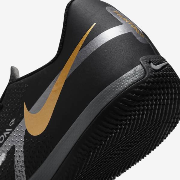 Nike Jr. Phantom GT2 Academy IC Older Indoor Court Voetbalschoenen Kinderen Zwart Metal Goud Donkergrijs Metal Donkergrijs | NK041YSZ