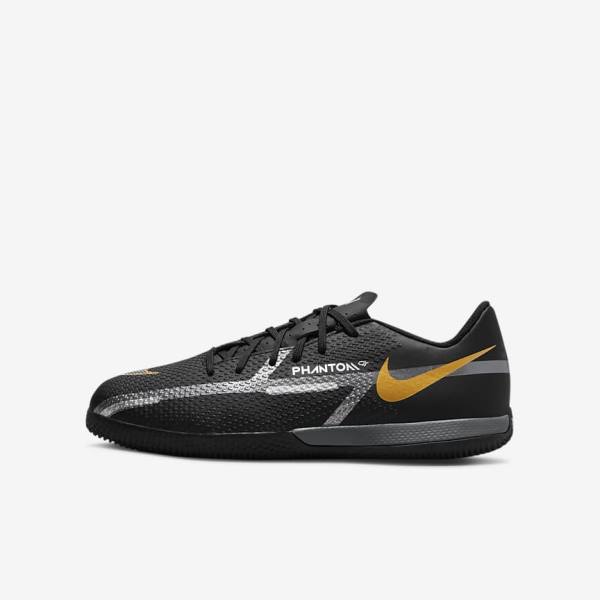 Nike Jr. Phantom GT2 Academy IC Older Indoor Court Voetbalschoenen Kinderen Zwart Metal Goud Donkergrijs Metal Donkergrijs | NK041YSZ