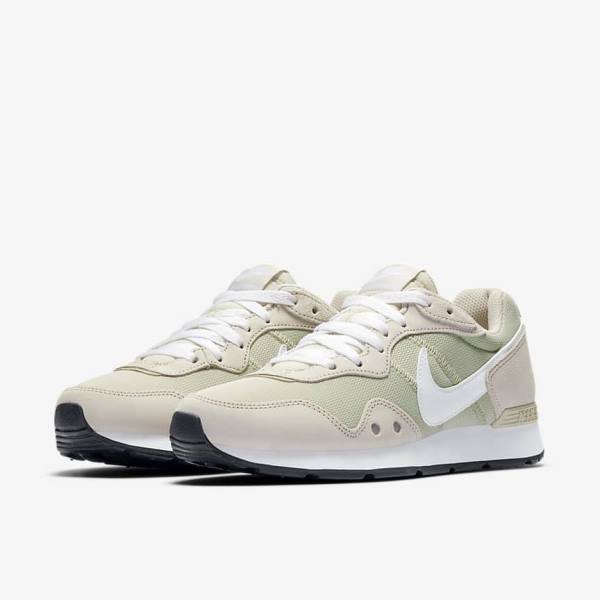 Nike Venture Runner Sneakers Dames Lichtbeige Lichtbeige Wit | NK367XAT